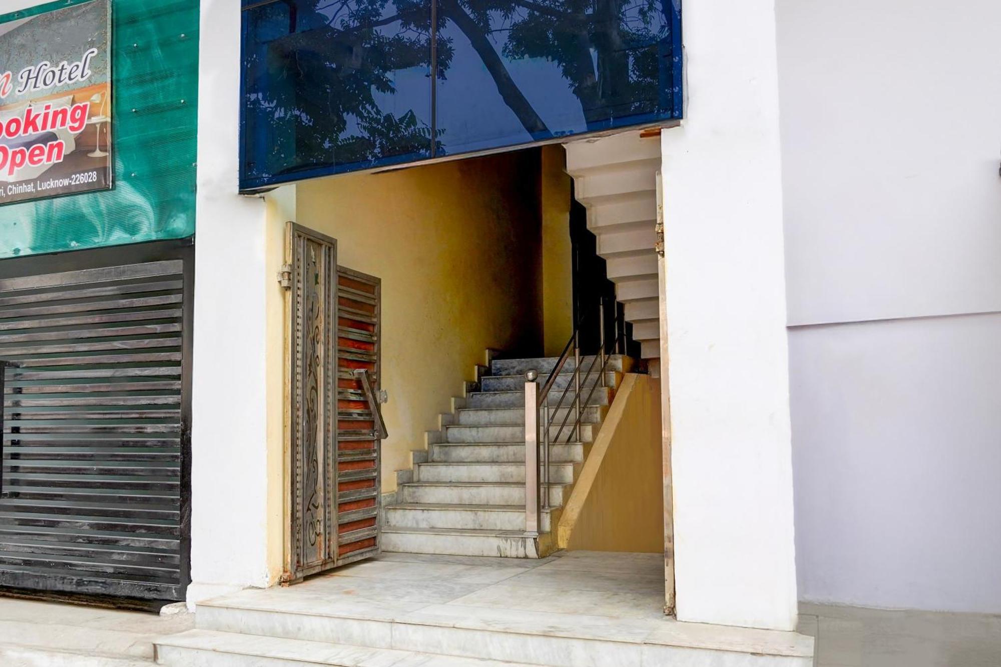 Super Collection O Govind Vihar Matiyari Formerly Saffron Chinhat Exterior foto